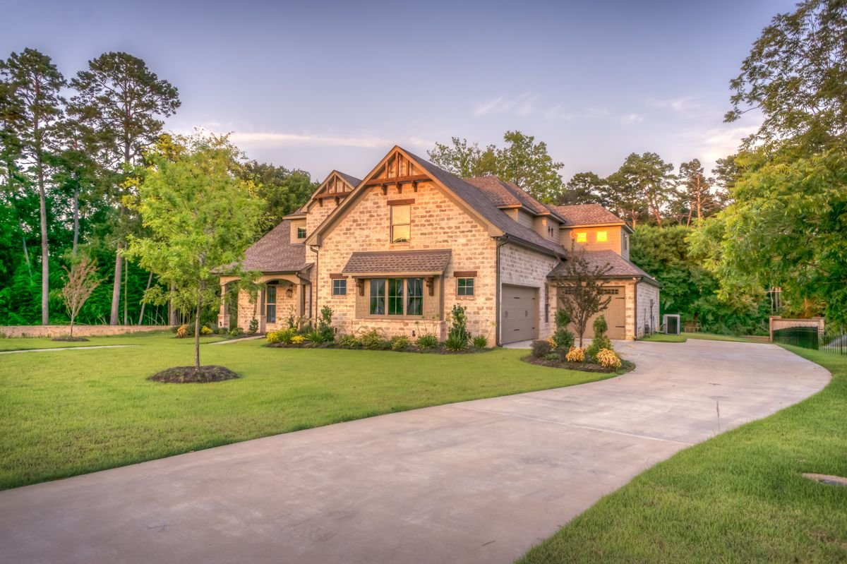 Modern house representing specialized property types found through niche search engines